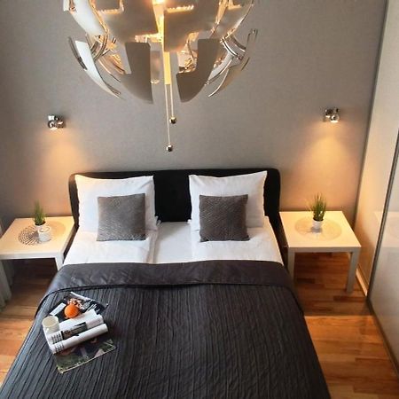 Old Town 2 Bedroom Apartment Near Dome Square & Scenic Waterfront Riga Ngoại thất bức ảnh